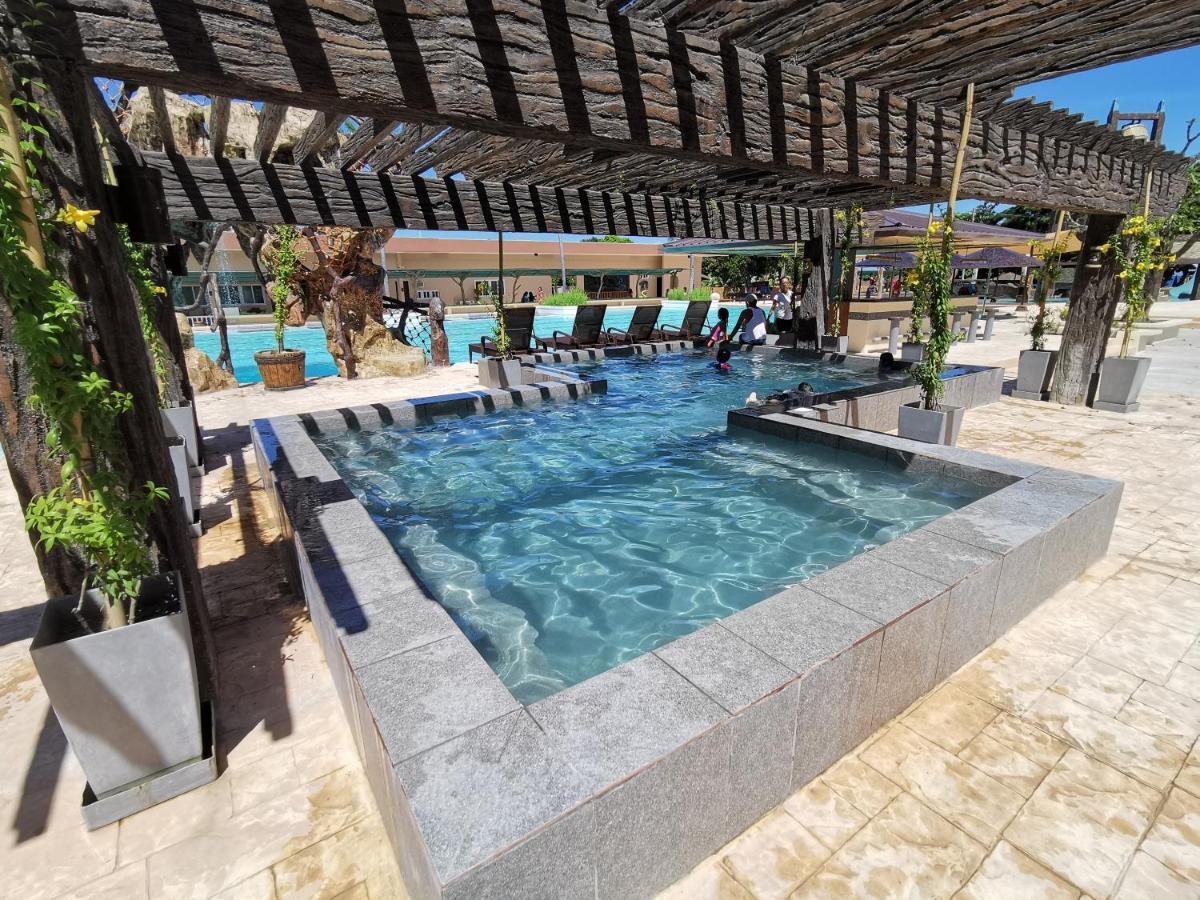Port Royale Waterpark Resort Dumaguete City Exteriér fotografie